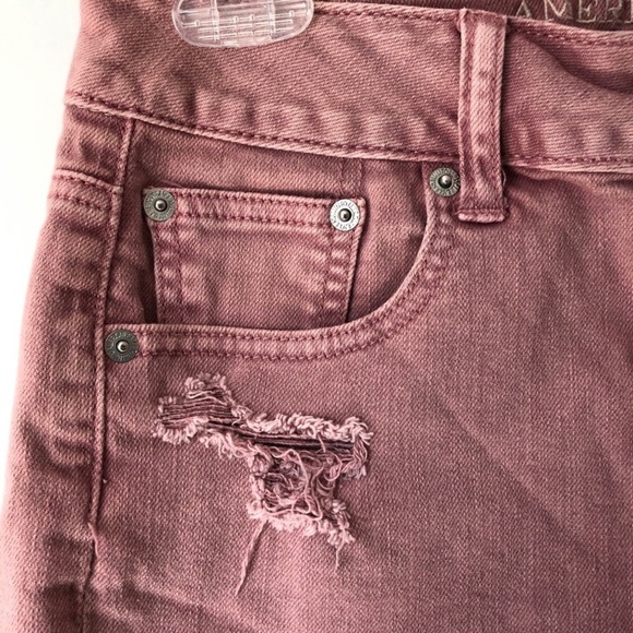 AEO Dusty Rose Distressed Jean Short - Size 6 - Picture 4 of 6